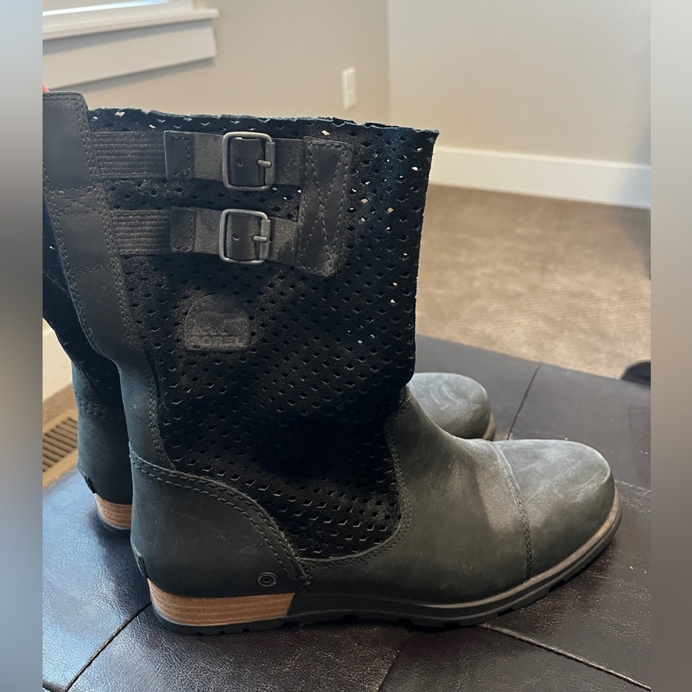 SOREL boots size 10